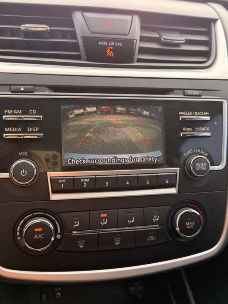 2016 Nissan Altima SR - Photo 8