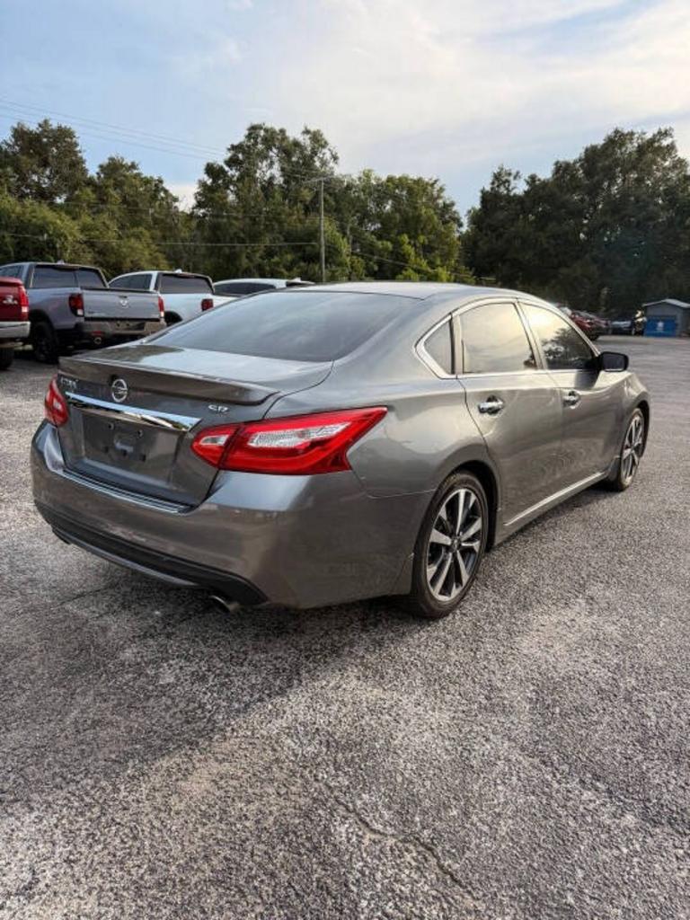 2016 Nissan Altima SR - Photo 11