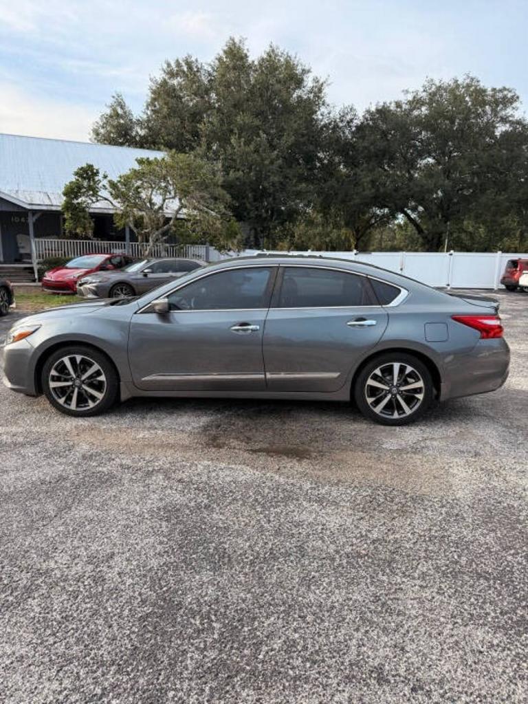 2016 Nissan Altima SR - Photo 9