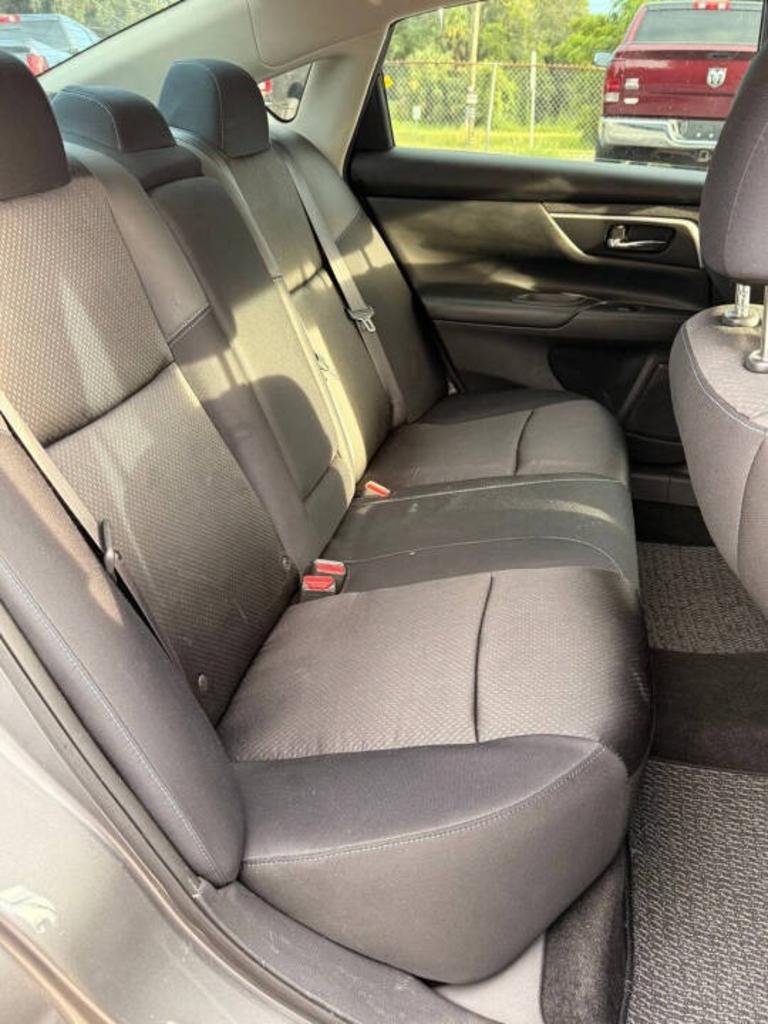 2016 Nissan Altima SR - Photo 6