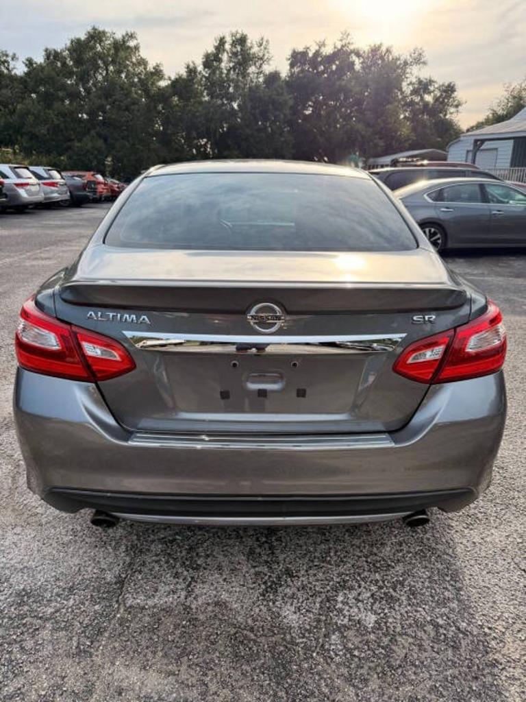 2016 Nissan Altima SR - Photo 10