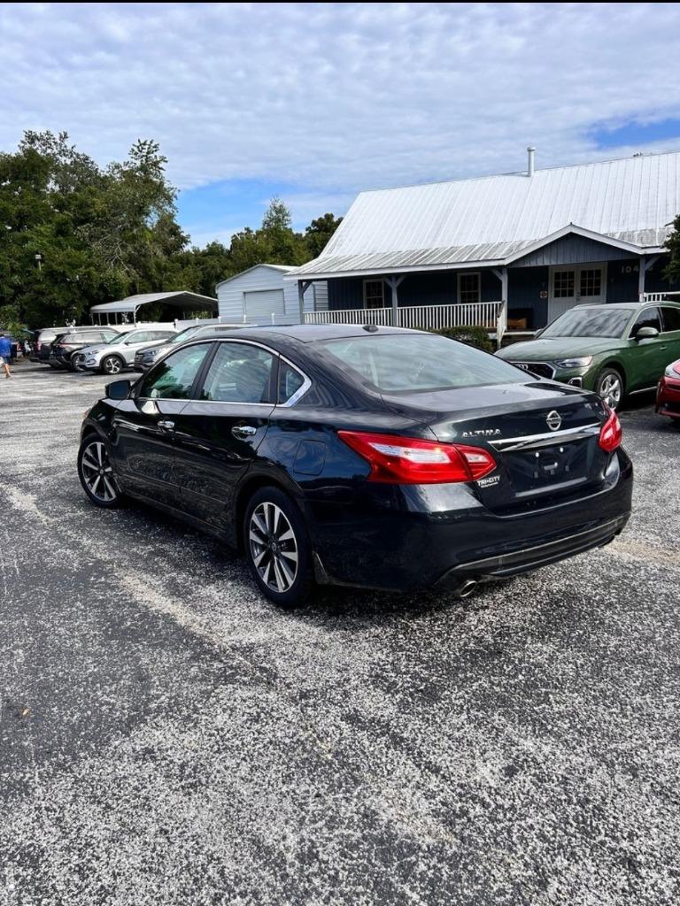 2017 Nissan Altima Base photo 2